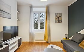 Chic House With Parking